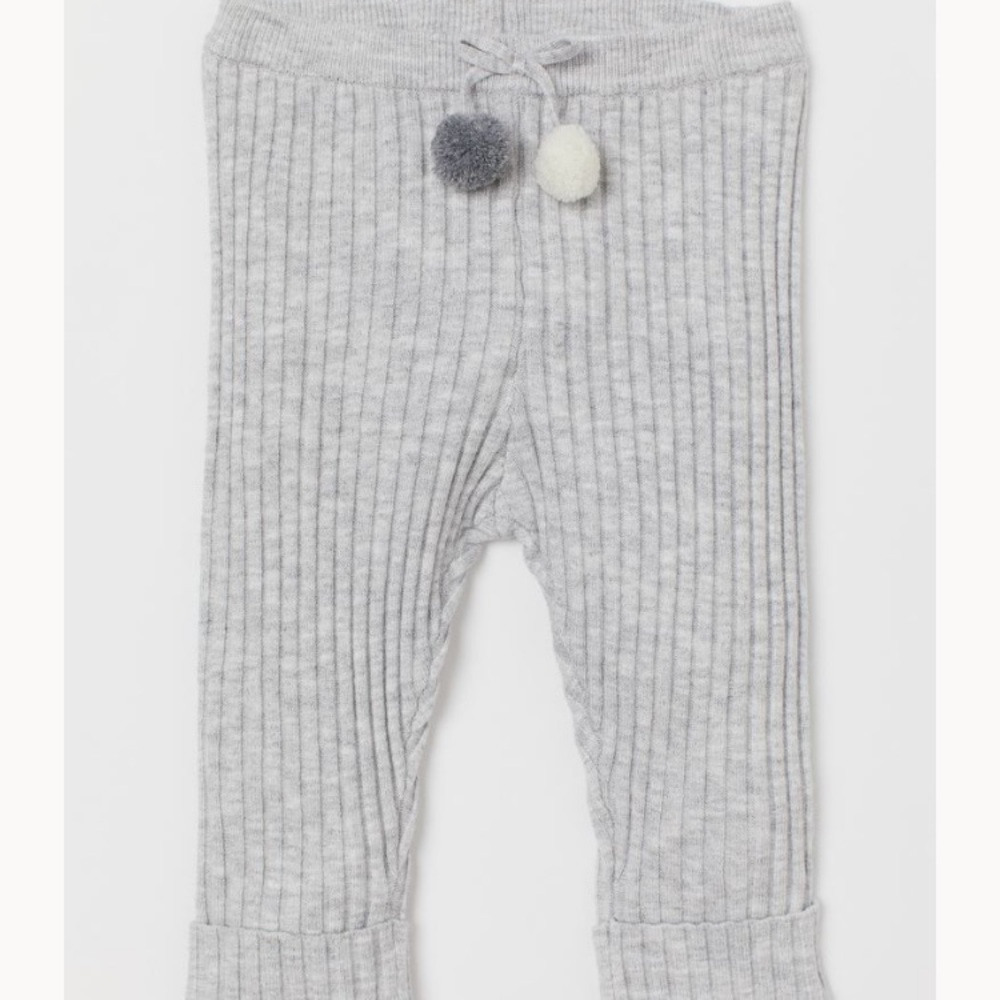 H&M Ribbed gray leggings with pom pom